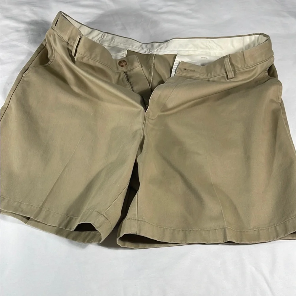 L.L. Bean mens khaki Comfort Fit flat front 8" chino shorts - size 42 - Picture 6 of 11